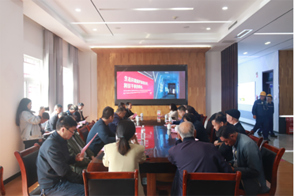 喜看变化、共话发展——站街镇组织离退休干部莅临贵阳海环开展重阳节参观活动